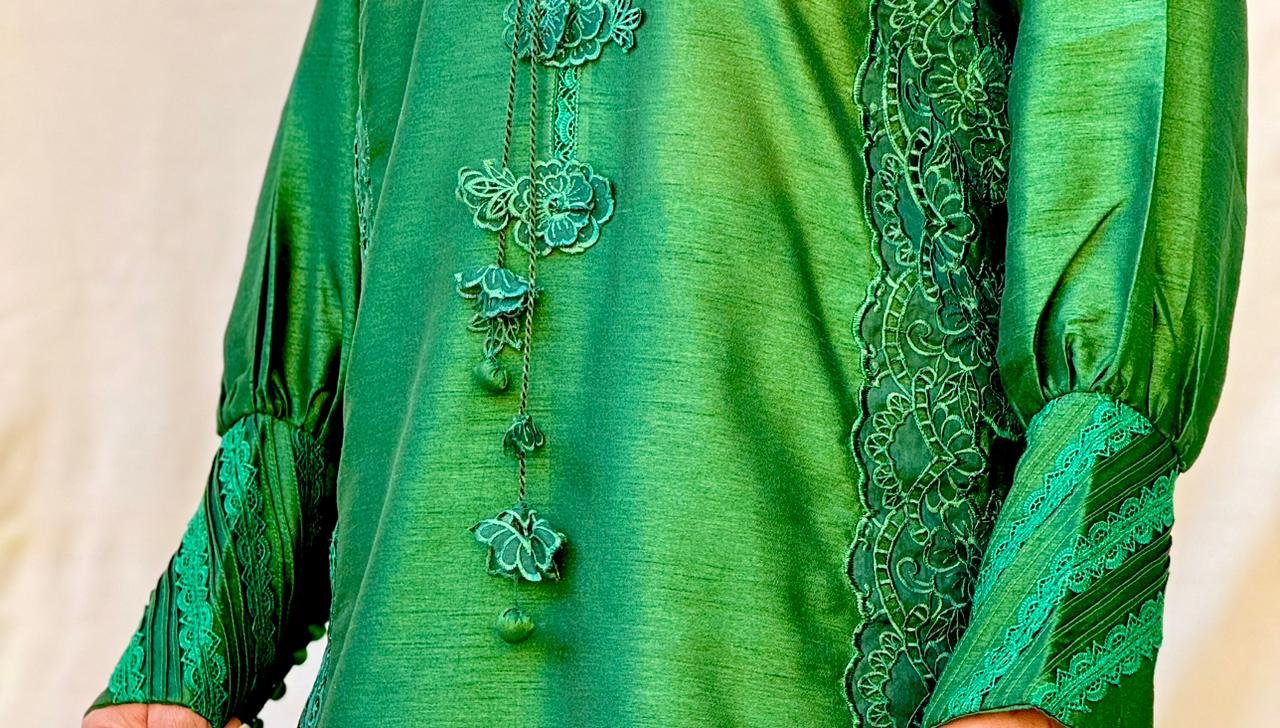3 PIECE GREEN EMBROIDERED RAW SILK SUIT thumbnail 3